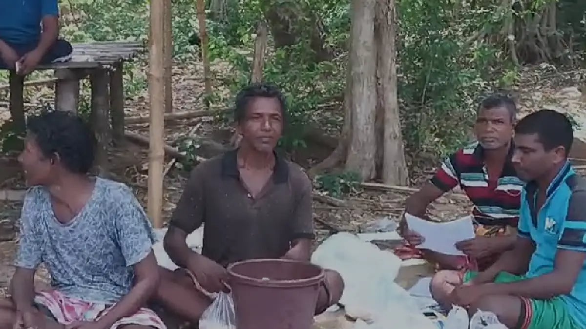 many people sat down in mat 