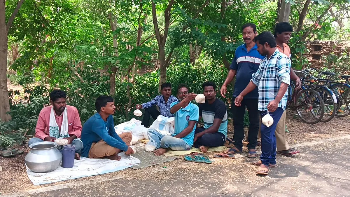 many people sat down in mat 