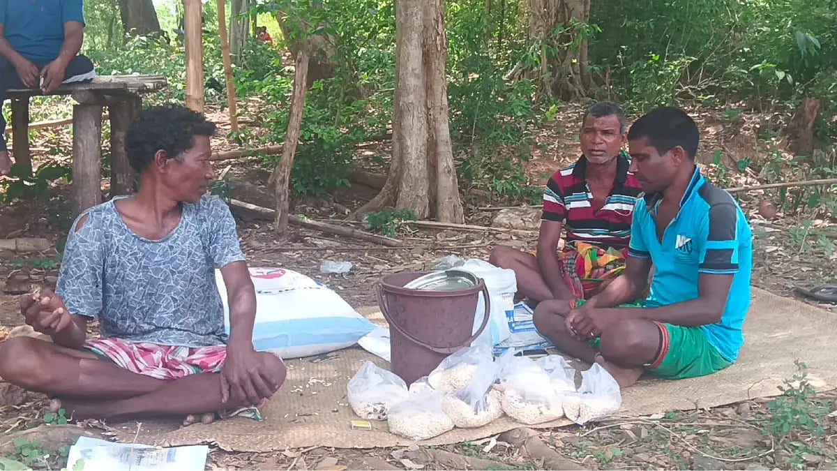 many people sat down in mat 