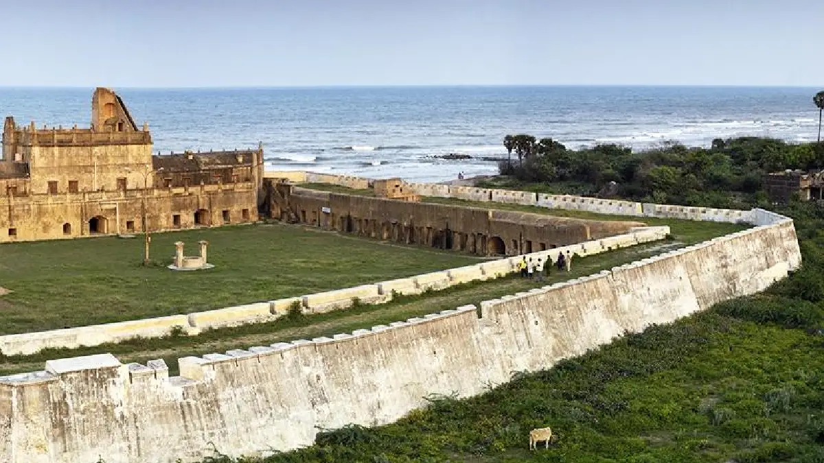sea and dansborg fort 
