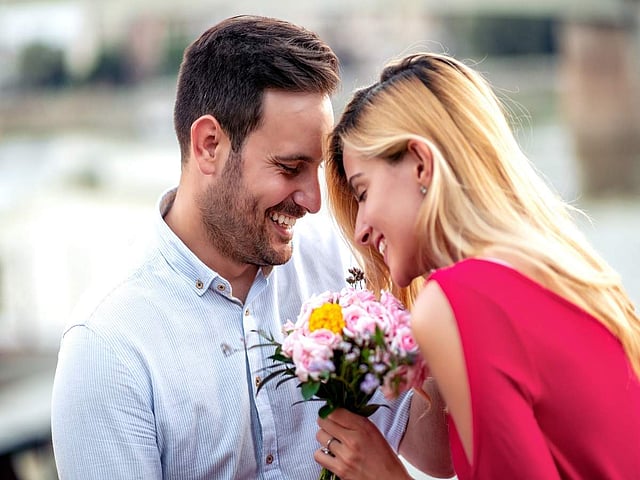 Jinsiy olat ichida va qiz dostining tili klitorisda