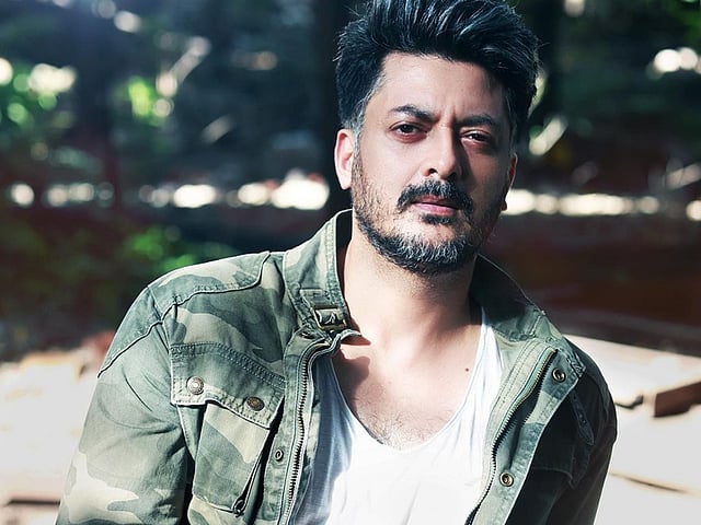 Transeksüellar Ren TV da oshxonada lesbiyanka porno