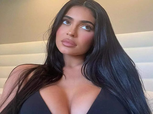 Keksa odam eshakka sikilib qoladi Video yulduz bilan oq paypoq porno