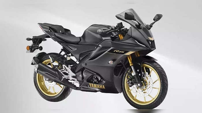 Yamaha R15 v4 Dark Knight Edition Launched at 182 Lakh RS Check ...