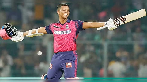 Yalangoch qizlar sutyensiz