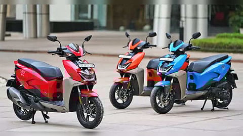 Eshli Gellar yalangoch fotosurat