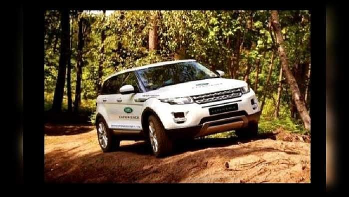 Land Rover,পথে খারাপ গাড়ি সরাতে কি শহরে এ বার ল্যান্ড রোভার - are you ...