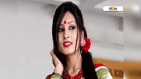 Jinsi shimlar kiygan sexy eshak qizlar