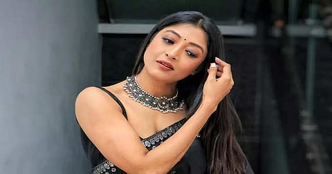 Uzun sochli qoramagiz video bilan jinsiy aloqa