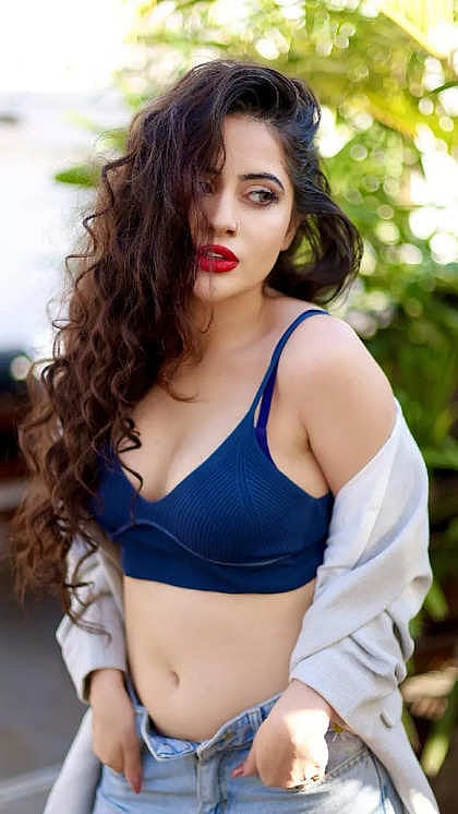 Dushdagi ajoyib kokraklar bilan porno