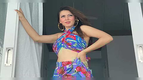 Yalangoch Jastin Biber butunlay yalangoch