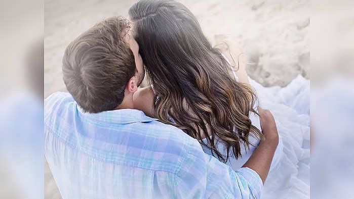 Yigit jamoat transportida siltanib ketdi.