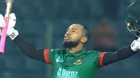 Porno onanizm va yalaydi