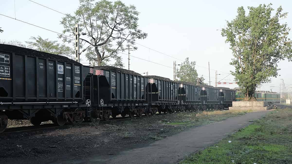Coal Ministry reports 20% rise in rake loading to power sector as stocks run critical at 58 thermal power plants