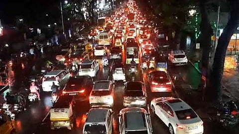 Traffic congestion in Deccan and Narayan Peth due to closure of Bhide Bridge