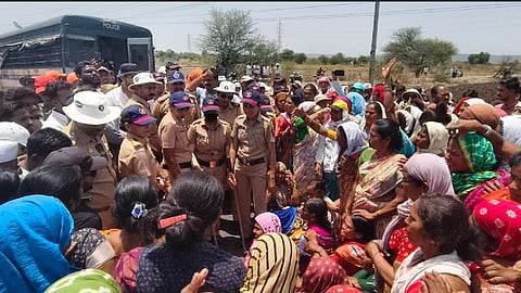 Pune : Farmers oppose Purandar airport project, woman dies in police lathicharge
