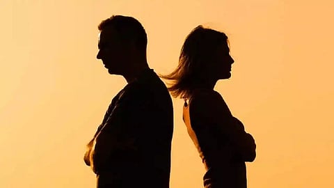 Viral News: Wife Poses as Girlfriend on Instagram, Exposes Cheating Husband in Shocking Confrontation