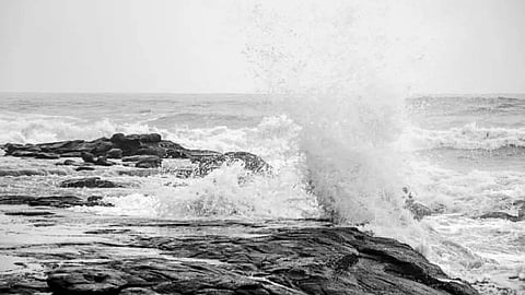 Mumbai High Tide Alert: Monsoon Hits with Heavy Rain and 4.75-Meter Waves Expected