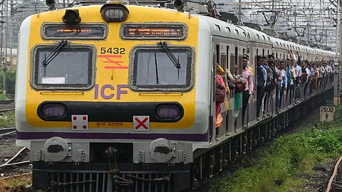 Mumbai Local Megablock : Megablock on Western Railway today, Check Updated Timetable