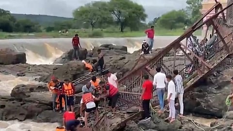 Pune Indrayani River Bridge Collapse:  District Magistrate Orders Audit and Demolition of Unsafe Bridges