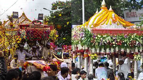 Sant Dnyaneshwar Maharaj and Sant Tukaram Maharaj Palkhis to Enter Pune Today 