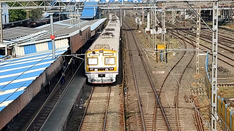 Mumbai Local Mega Block: Central and Harbour Lines Disrupted Tomorrow