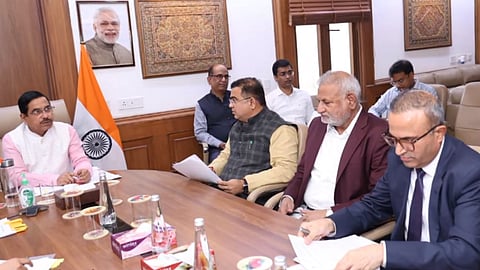 Maharashtra Ministers Urge Central Government to Buy Onions Directly from Farmers