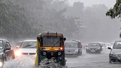 Heavy Rain Pune; Waterlogging in Low-Lying Areas Causes Traffic Disruptions