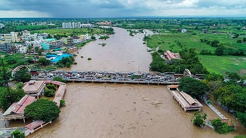 Satara Rain Update: Flood situation in Satara is serious! Krishna-Koyna rivers overflow, 350 citizens relocated