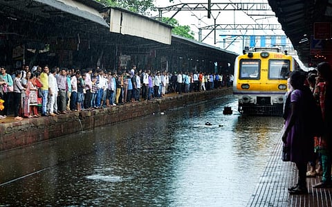 Local Train Cancelled : More than 800 locals canceled, while air services disrupted
