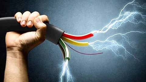 Shocking Incident During Ganesh Visarjan Procession; One Dead Due to Electric Shock