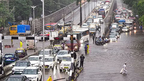 Mumbai Weather Update: Dark Clouds Gather, Heavy Rain Expected in Next Few Hours