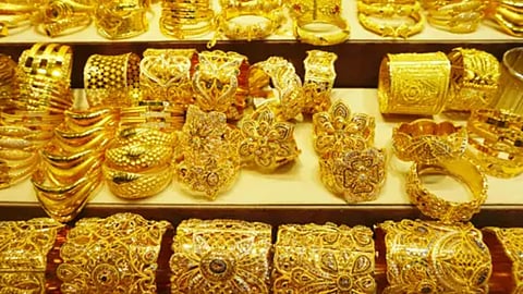 Gold-Silver Rate Update: Silver Prices Fall, Check Latest Gold Rates