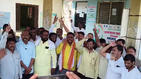 Beed: Farmer Organizations Unite on Sugarcane Price Issue; Warning of  Roadblock from November 24