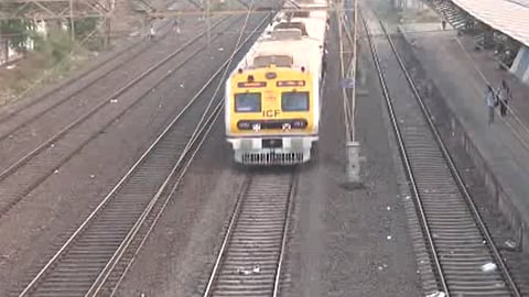 Central Railway Traffic disrupted; Local delayed by 20 to 25 minutes 