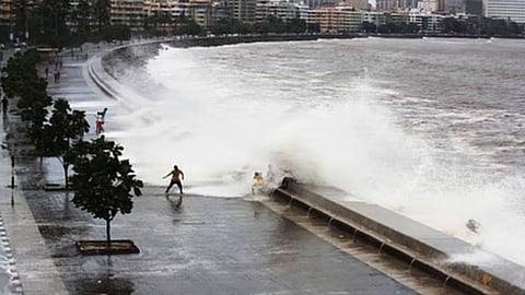Mumbai High Tide : High tide in the sea from 4 to 7 December 2025, appeal to citizens from the administration