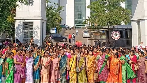 NAVI MUMBAI SIMPLEX SOCIETY RESIDENTS PROTEST UNFAIR REDEVELOPMENT