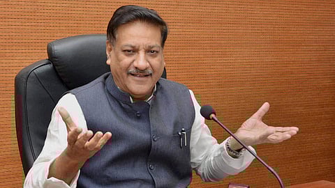 

Prithviraj Chavan : The biggest political earthquake in the country will happen on December 19, what exactly did Prithviraj Chavan say?