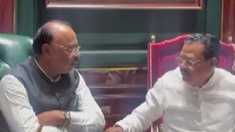 Chhatrapati Sambhajinagar: Chandrashekhar Bawankule
and Sanjay Shirsat meeting at night
