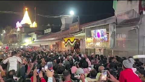 New Year: Welcoming the New Year with Devotion; Large Crowds of Devotees in Temples
