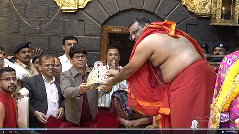 Shirdi Sai Baba : At the beginning of the New Year, Sai Baba offered a gold-diamond studded crown worth 80 lakhs