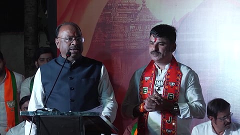 Pune: On the occasion of BJP's official candidate Lahu Gajanan Balwadkar's birthday, Minister Chandrashekhar Bawankule gave a special gift 