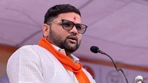 High Court orders Vikas Gogawale to surrender 