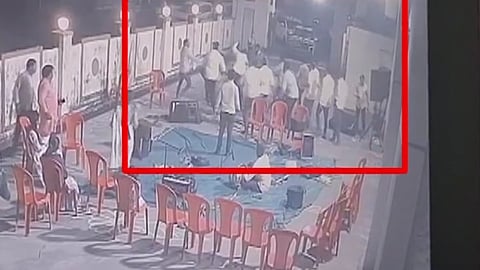 Shivsena - BJP: Clash between Shinde's Shivsena and BJP in Badlapur; Shivsena corporator brutally assaulted by BJP official 