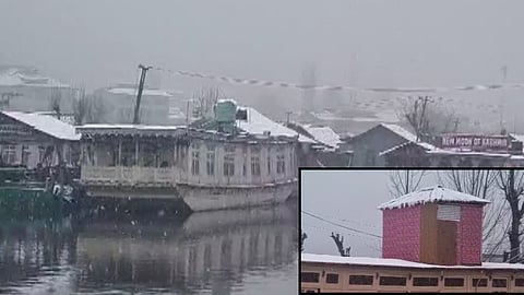 Srinagar: Heavy snowfall in Srinagar; Flight services suspended for some time