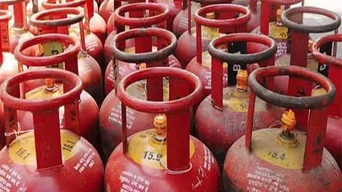 LPG Price Hike: Inflation shock to the common people before the budget; Gas cylinder becomes expensive from today, find out the rates 