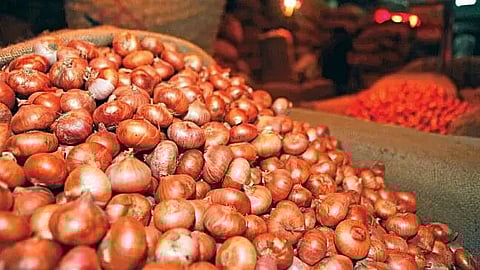 Bangladesh urges India to revoke ban on onion export