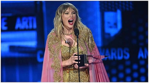 Taylor Swift wins Artist of the Year at AMAs 2020