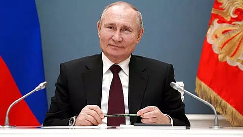 Vladimir Putin signs law allowing him to run for President again