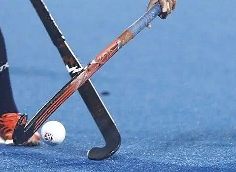 Women lose steam after bright start
